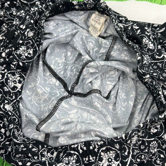 Pink Rose Black White Printed Soft Stretch Leggings - Picture 4 of 7